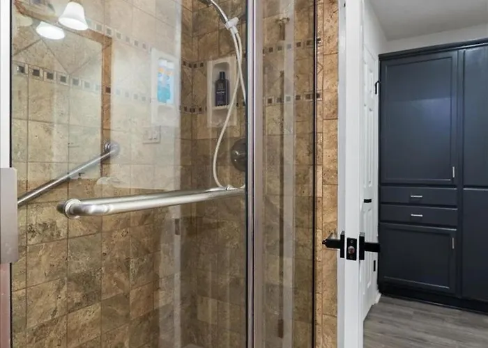 Super Comfy With Hot Tub! Holiday home Round Rock