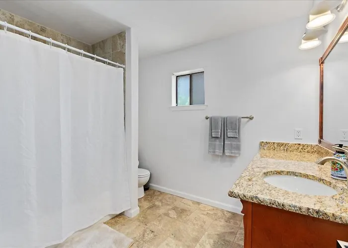 Holiday home Super Comfy With Hot Tub! Round Rock