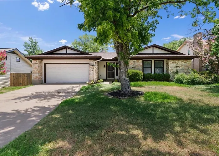 Holiday home Super Comfy With Hot Tub! Round Rock